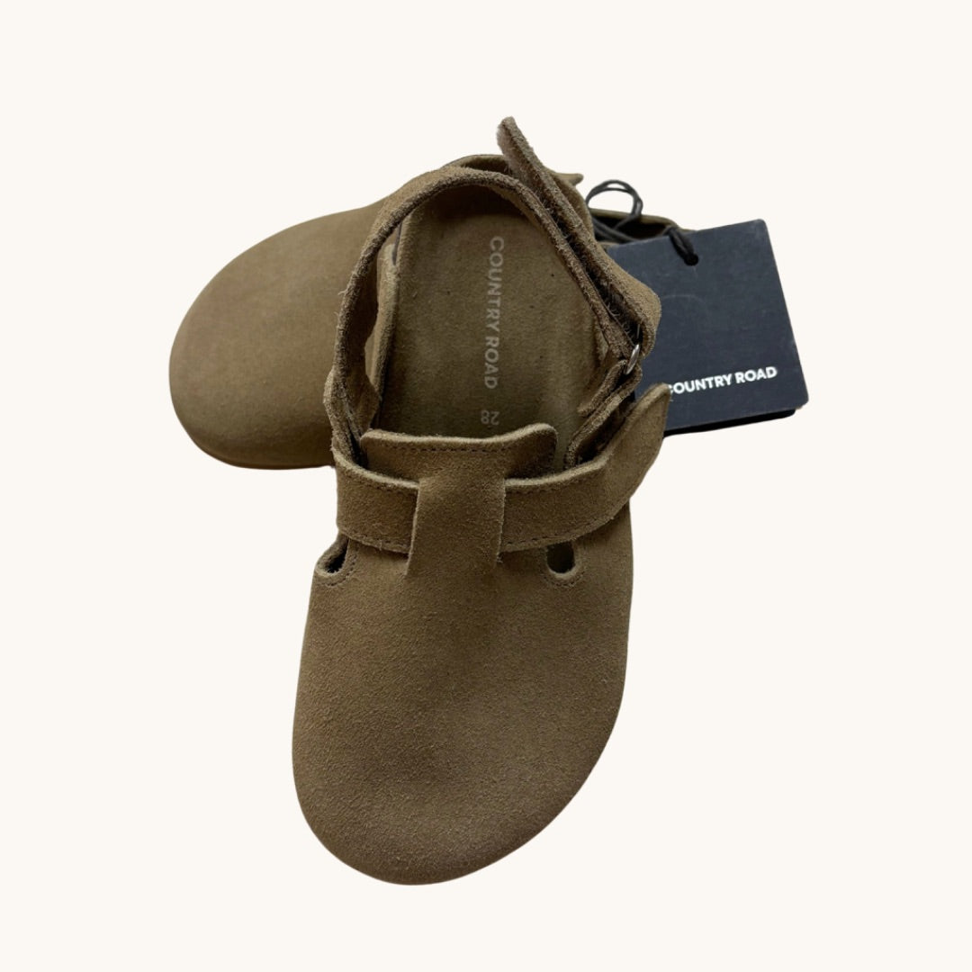 Country Road Slides BNWT - Size 28