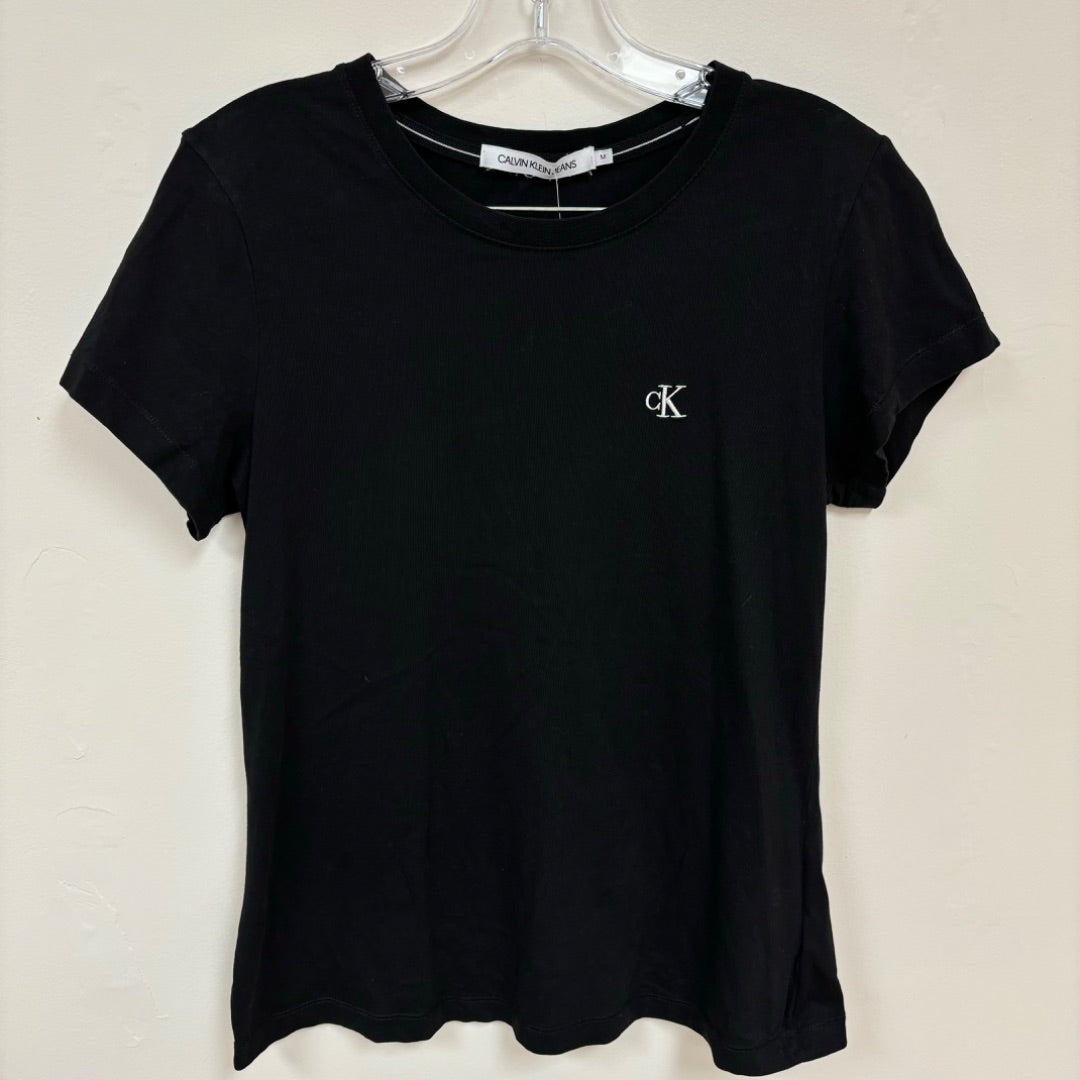 Calvin Klein Tee - Size M