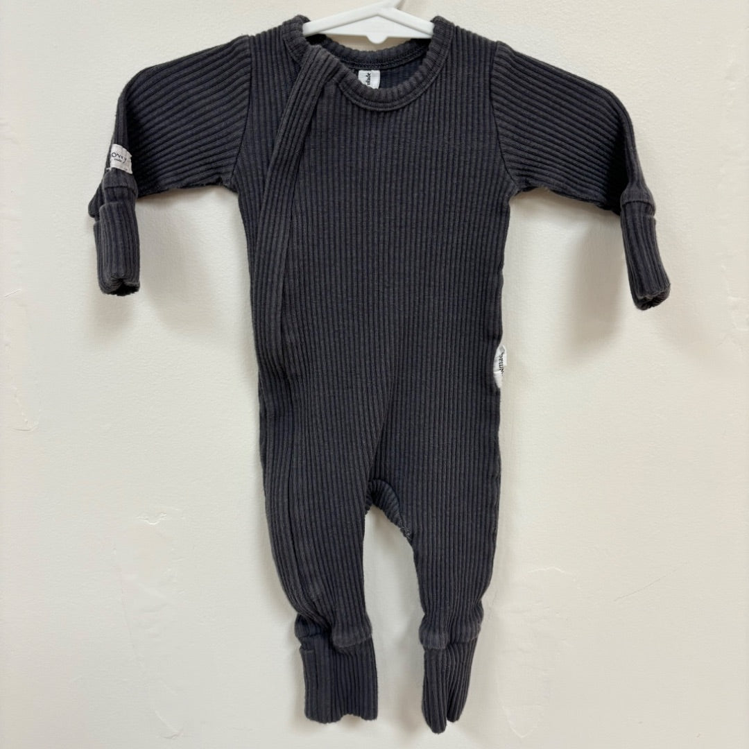 Bowy Onesie - Size 000