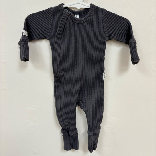 Bowy Onesie - Size 000
