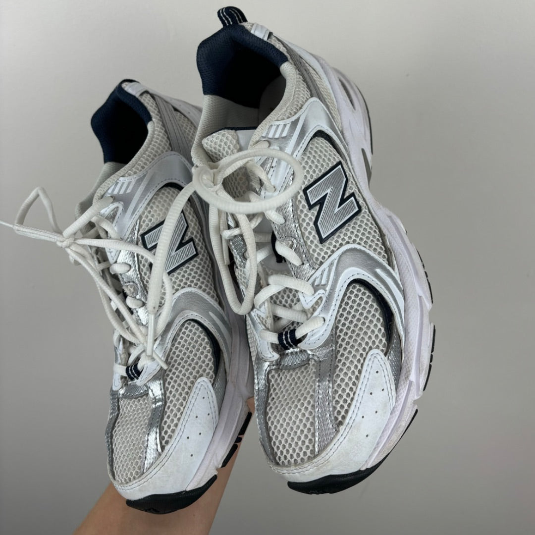New Balance Sneakers - US W9