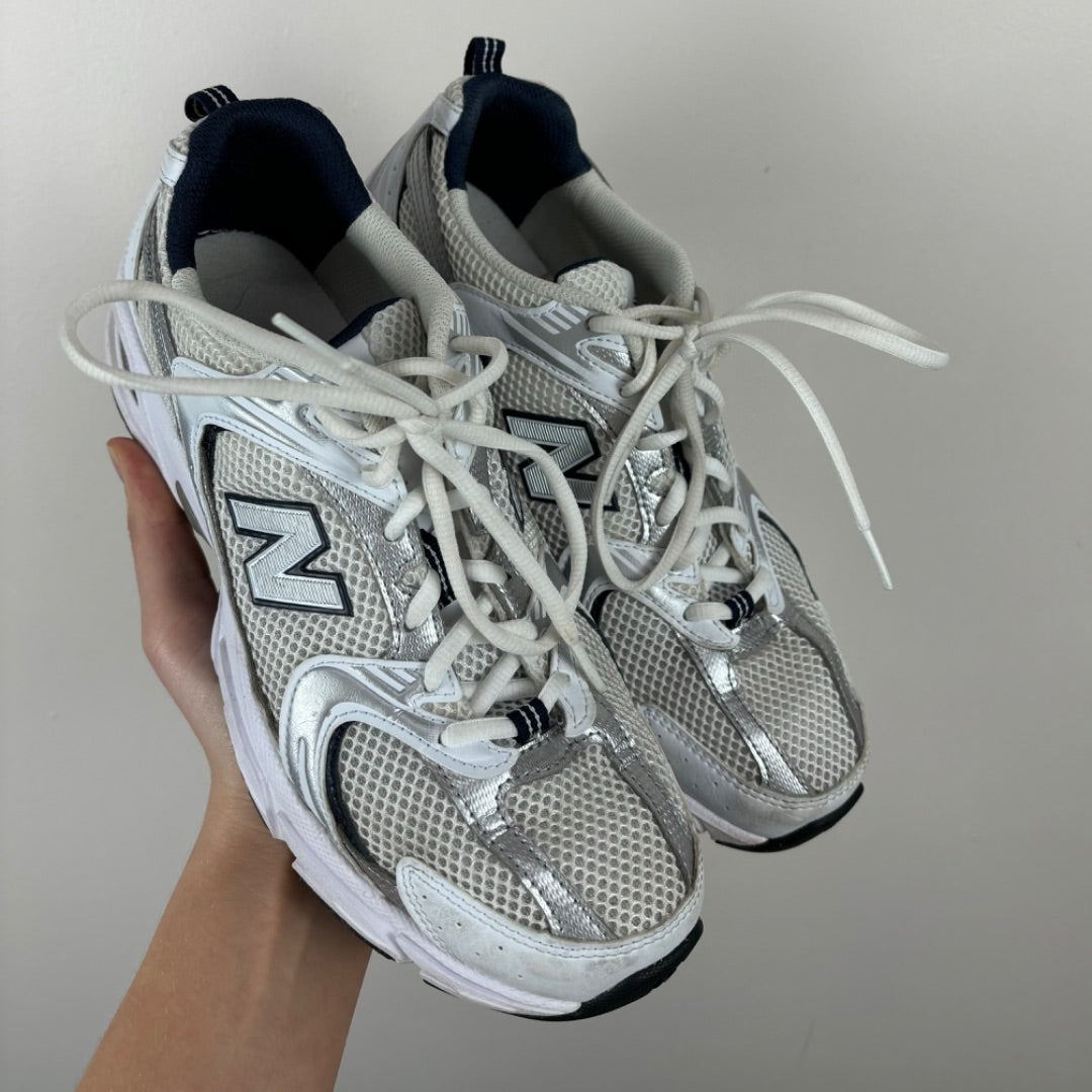 New Balance Sneakers - US W9