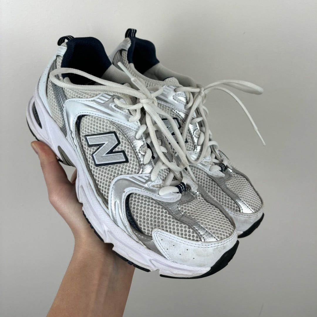 New Balance Sneakers - US W9