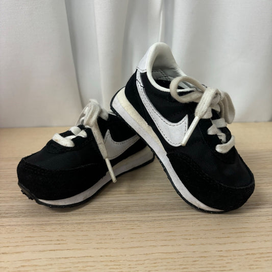 Nike Sneakers - Size US 4c
