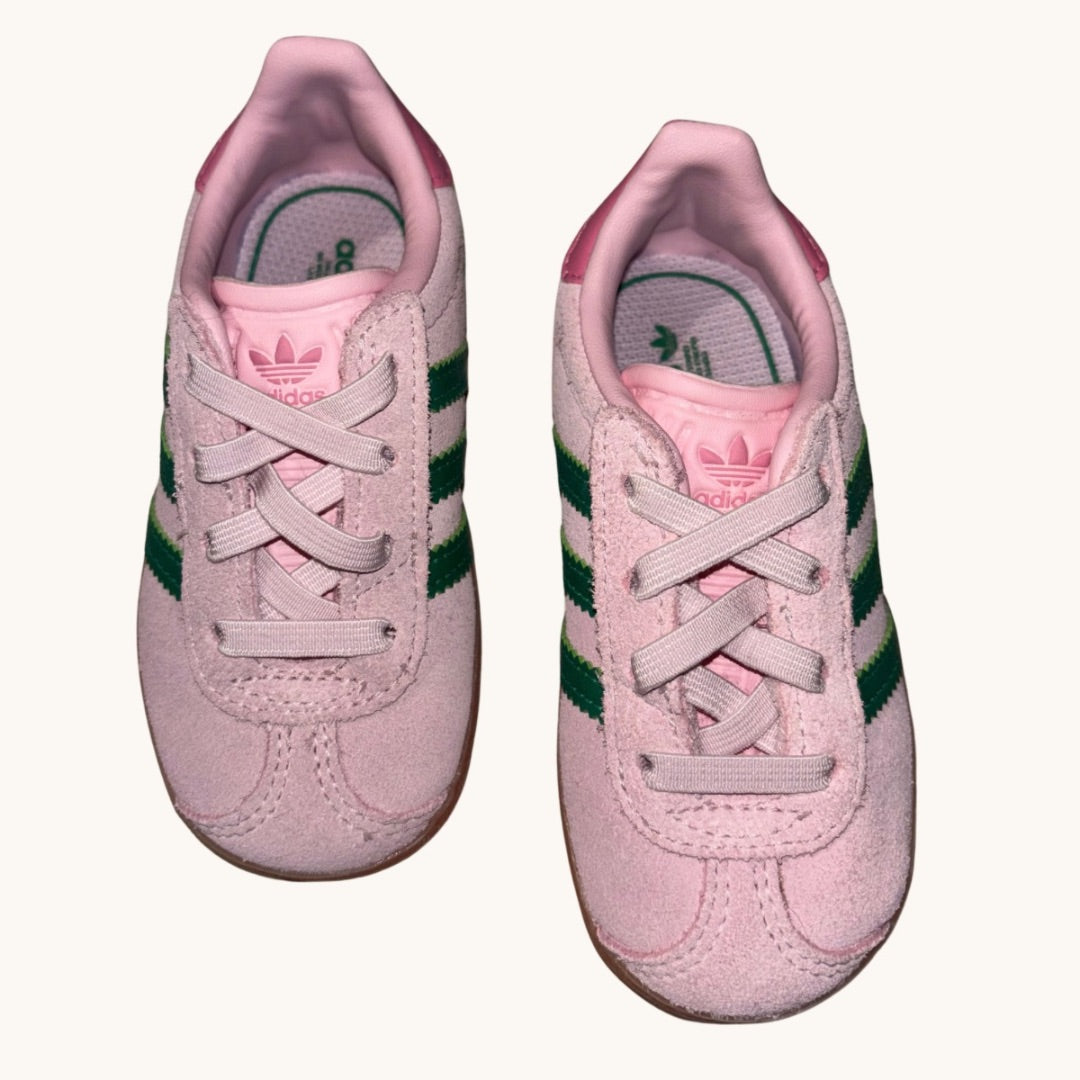 Adidas Sneakers NEW - Size US 6