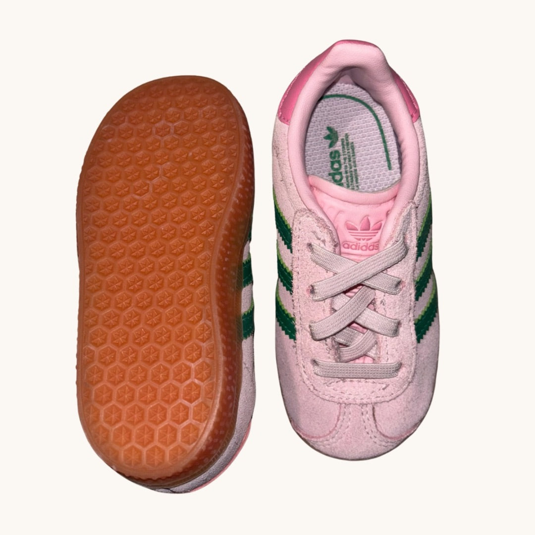 Adidas Sneakers NEW - Size US 6