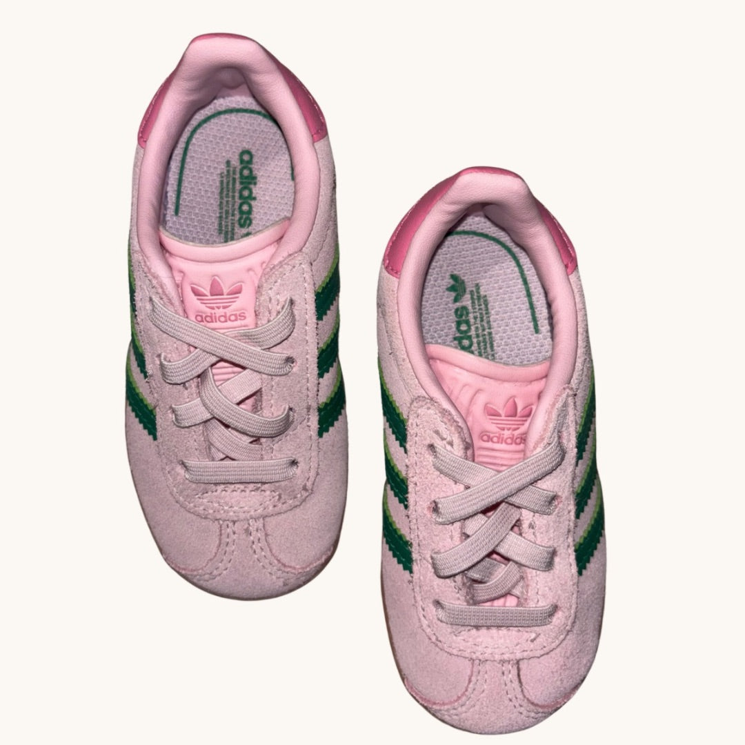 Adidas Sneakers NEW - Size US 6